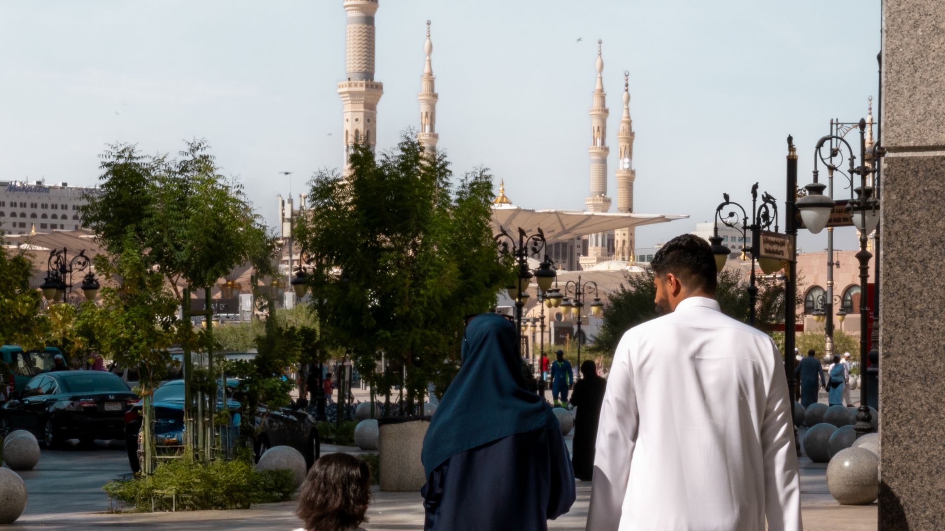 Visitor movement near Al-Masjid an-Nabawi